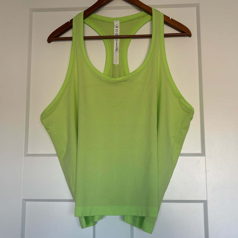 • [Lululemon] Cropped Tank •